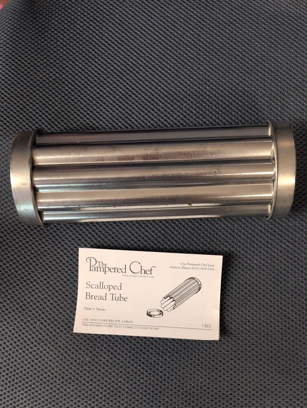 The Pampered Chef Scalloped Bread Tube